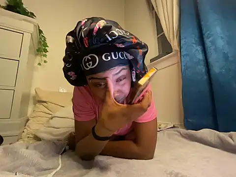 TheRealOshunQueen webcam