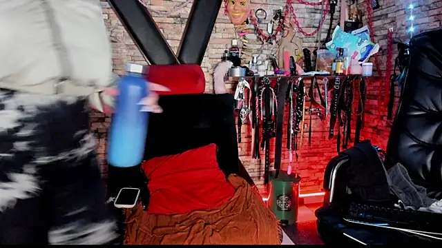 Liltildeman_moon webcam