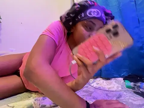 TheRealOshunQueen webcam