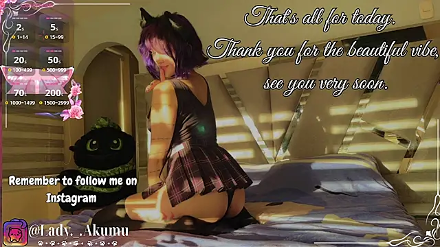 LadyAkumu webcam