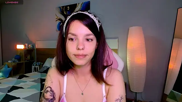 Maya_Campbell webcam