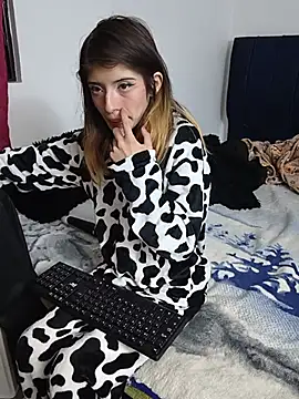 kratosafroditacs - KratosAfroditacs's free webcam - UK Sex Cams