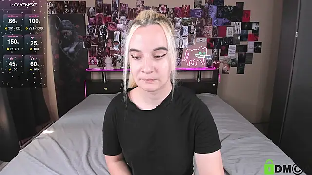 Naomi1Hinata webcam