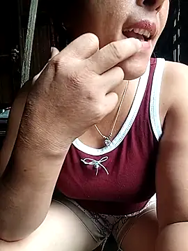 Angelina-Luxxy webcam