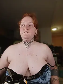 CURVYSAKURA webcam