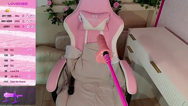 LeonaEviann webcam