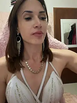 Irresistible37 webcam