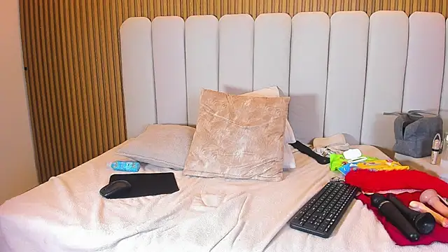 ElaVictoria webcam