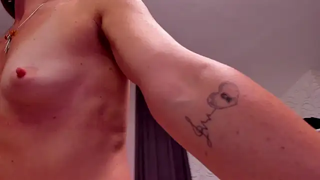 Jullia_Moor webcam
