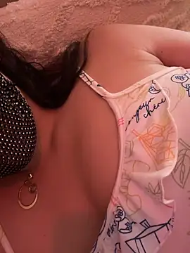 YaraQueen webcam