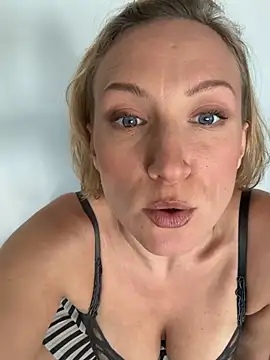 UmaTruewoman webcam