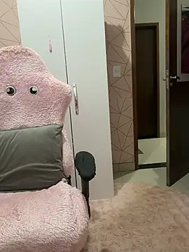 Irresistible37 webcam