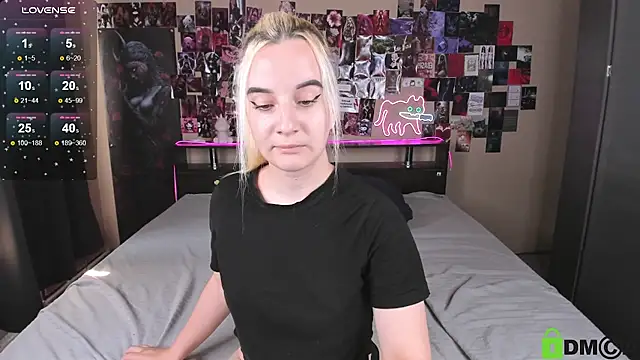 Naomi1Hinata webcam