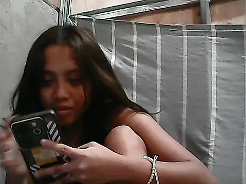 Yours_AsianPinayGirl18 webcam