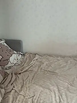 Ann_first_kiss webcam