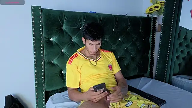 Zayn_Moretti live cam on StripChat