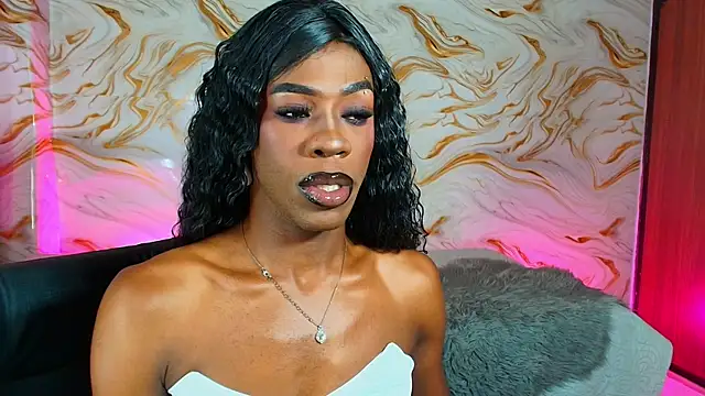 EbonyHansNight webcam