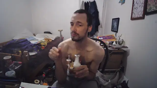 JohnnyMoves webcam