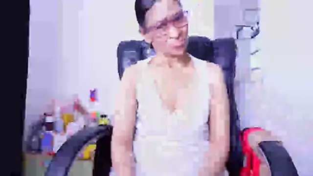 Aries_Mature webcam