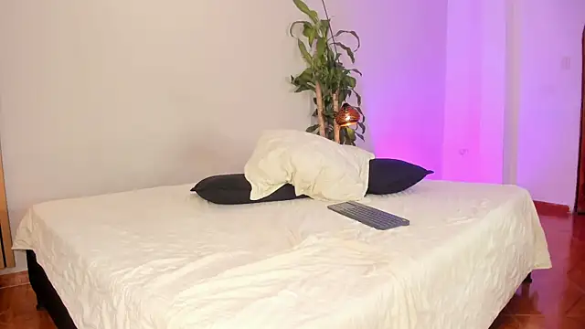 REINA_ADAHARA Live Web Cam Show