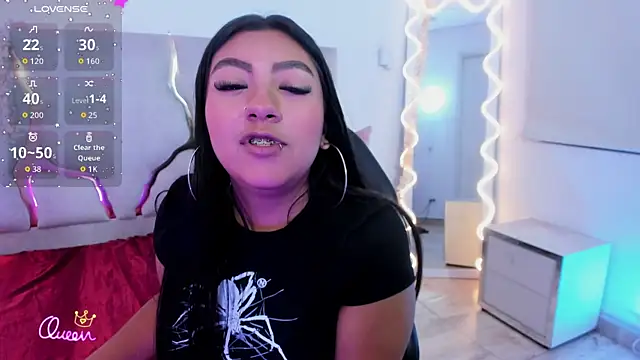 Laulin_tay live sex cam