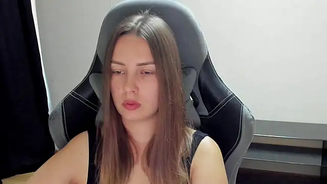 Mia_shy1 webcam