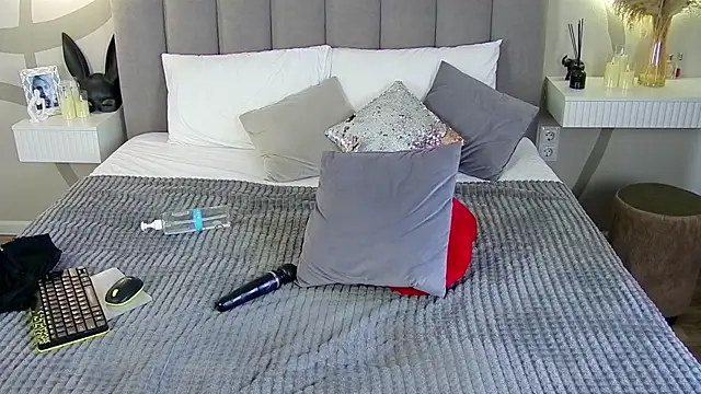 WoW__JuliaBlonde webcam