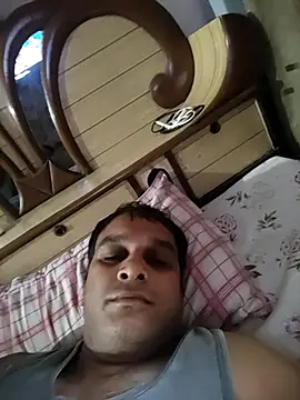 indiandesivillegeboy live cam on StripChat