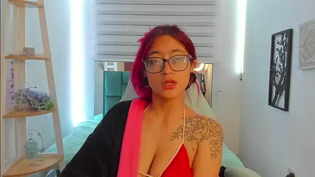 Sara_Red_X webcam