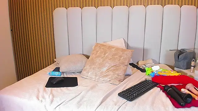 ElaVictoria webcam
