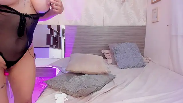 Isisjames webcam