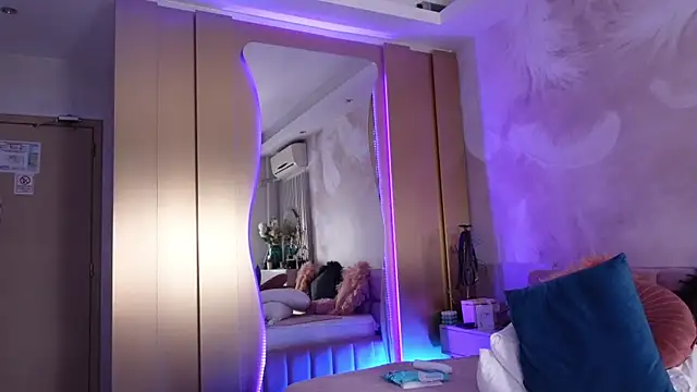JullyBlair webcam