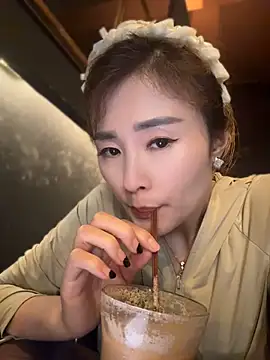 okgirl_23 (F milf) - 户外全身真空一小时