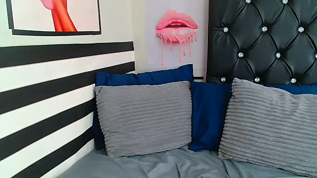 MahoganyEnchanted webcam