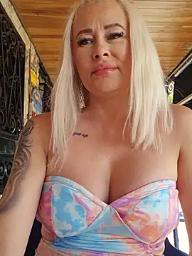 MILFBARBY webcam