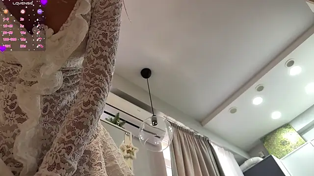 selena_favn webcam