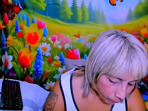 indianroxy webcam