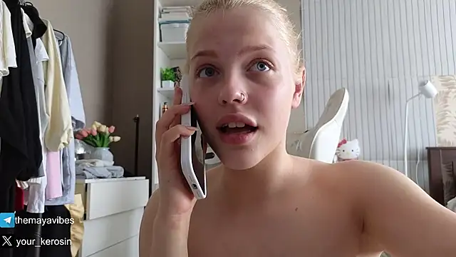 Maya_Rave webcam