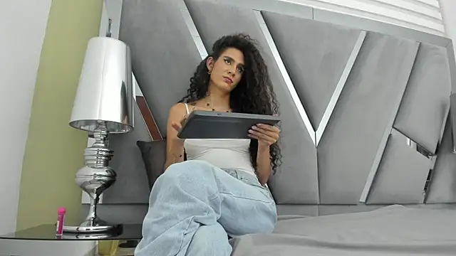 Auneloe52 - Trans webcam sex chat
