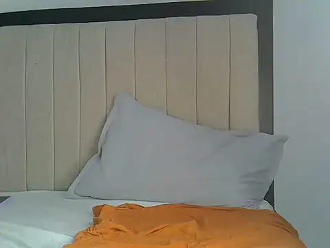 horny_breey webcam