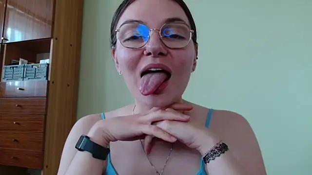 LooveELLYx webcam