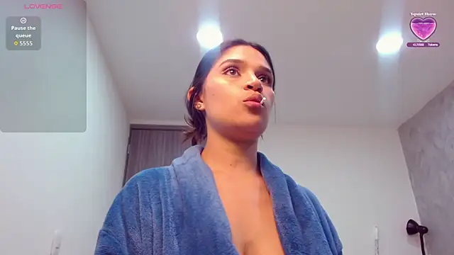 Roxxi_2110 webcam