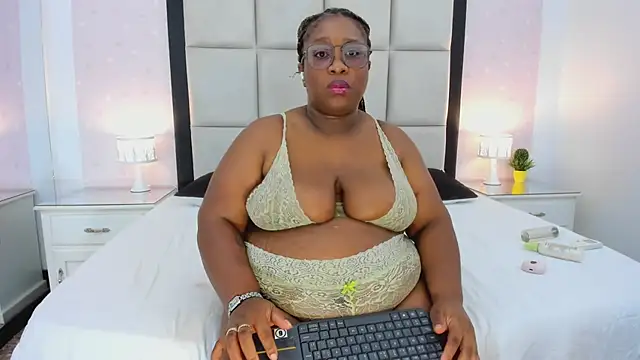 TreisyVixen webcam