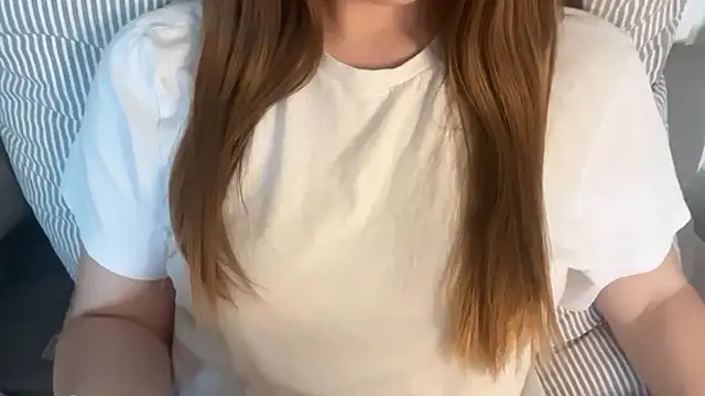 Lucyschickt Live Web Cam Show