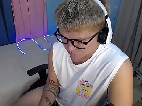 Fuckboii_intown webcam