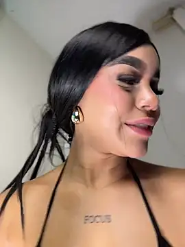 Tyra_malkovaa webcam