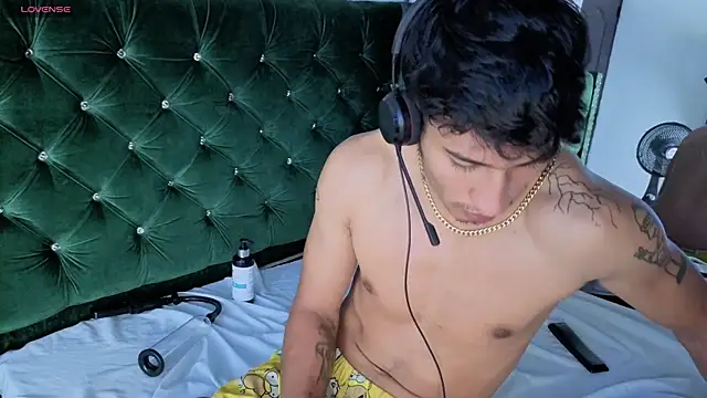 Zayn_Moretti webcam