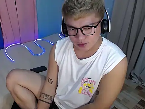 Fuckboii_intown webcam