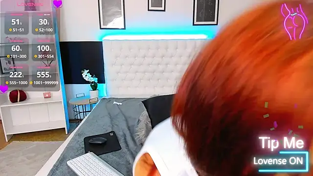KiraNeeww webcam