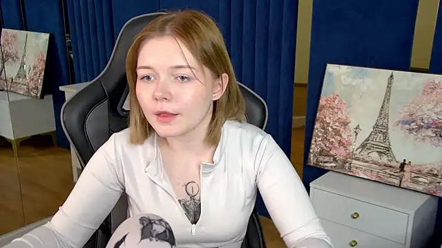ElinaVale webcam